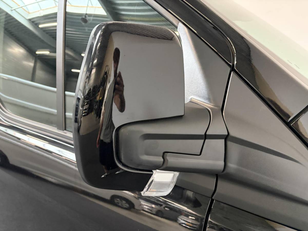 Ford Transit Custom Ford Transit Custom 300 2.0 TDCI L2H1 Limited Dubbele cabine Navigatie Airco 2 Schuifdeuren Trekhaak Parkeersensoren Carplay DAB