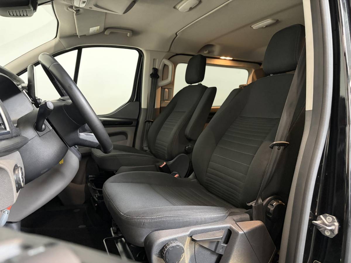Ford Transit Custom Ford Transit Custom 300 2.0 TDCI L2H1 Limited Dubbele cabine Navigatie Airco 2 Schuifdeuren Trekhaak Parkeersensoren Carplay DAB