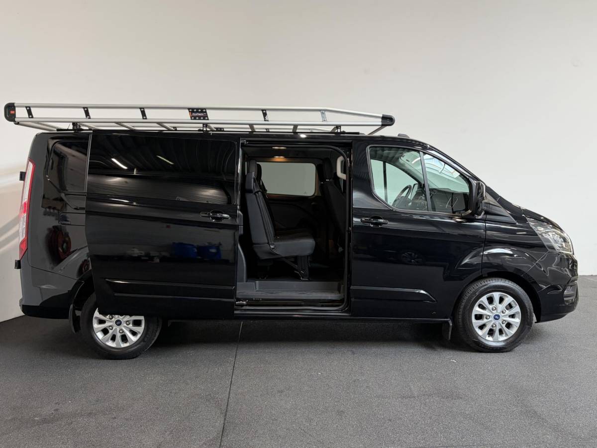 Ford Transit Custom Ford Transit Custom 300 2.0 TDCI L2H1 Limited Dubbele cabine Navigatie Airco 2 Schuifdeuren Trekhaak Parkeersensoren Carplay DAB