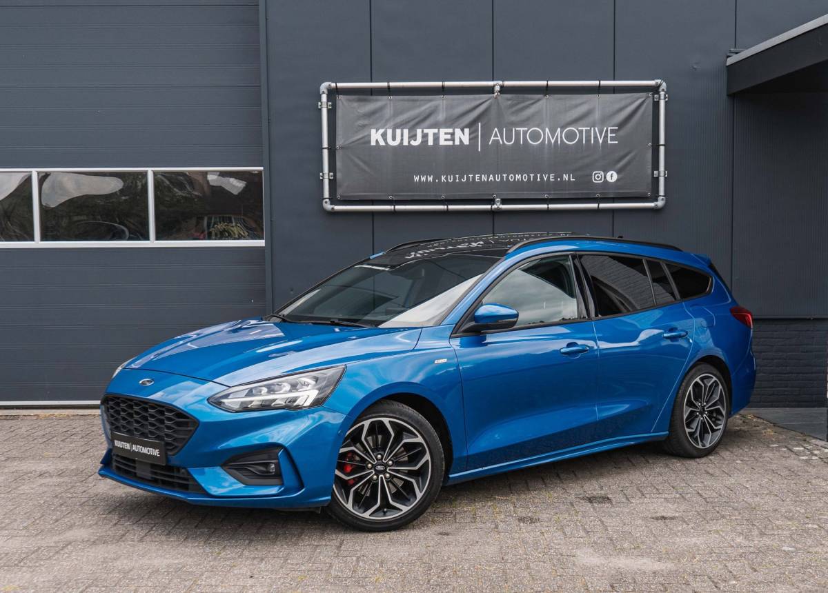 Ford Focus Ford Focus Wagon 1.0 EcoBoost ST Line / LED / Pano / Winter pack!