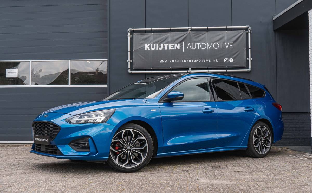 Ford Focus Ford Focus Wagon 1.0 EcoBoost ST Line / LED / Pano / Winter pack!