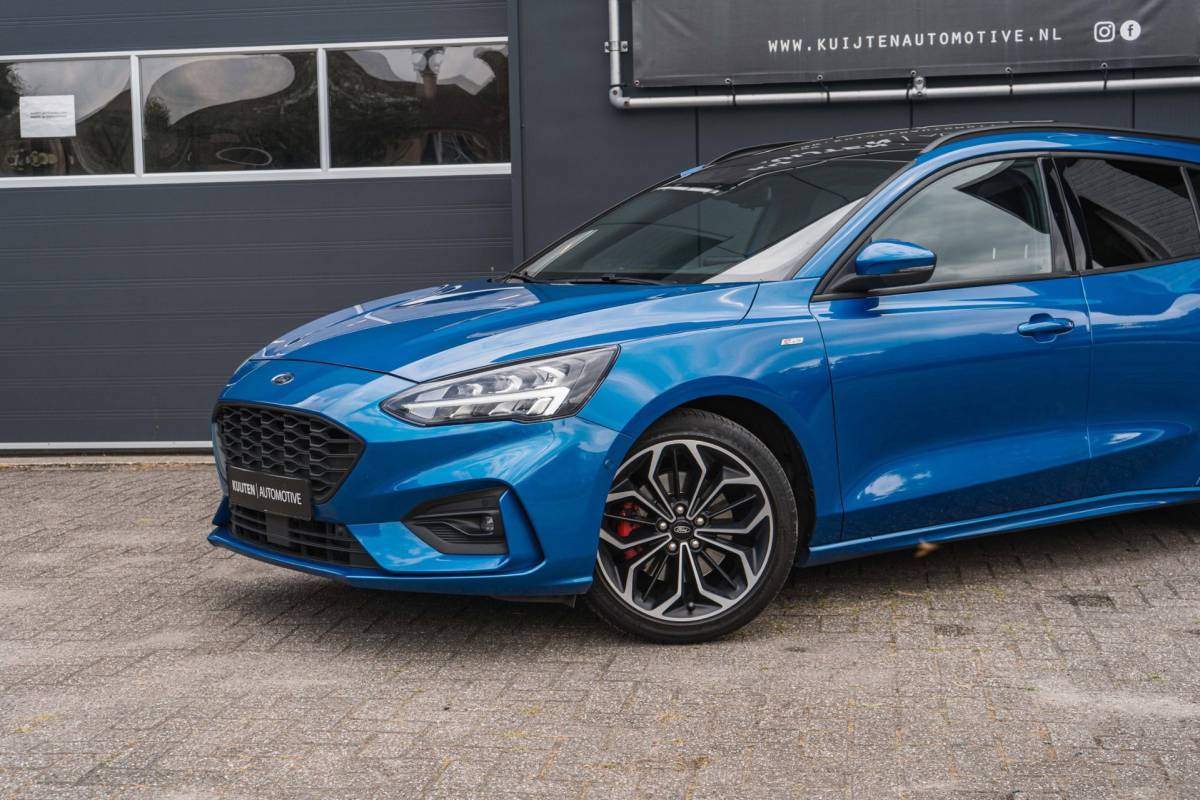 Ford Focus Ford Focus Wagon 1.0 EcoBoost ST Line / LED / Pano / Winter pack!