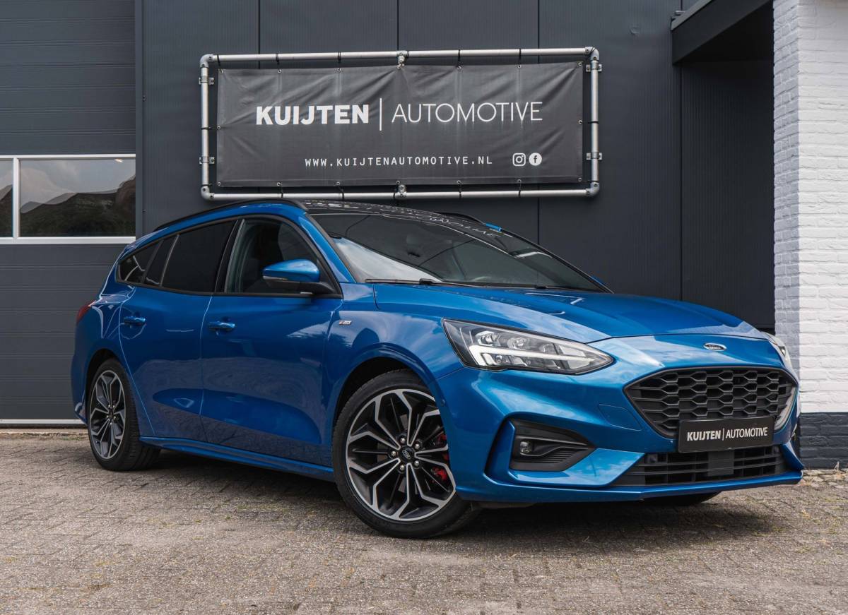 Ford Focus Ford Focus Wagon 1.0 EcoBoost ST Line / LED / Pano / Winter pack!