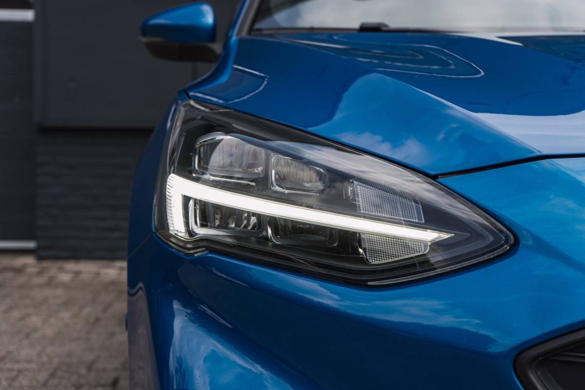 Ford Focus Ford Focus Wagon 1.0 EcoBoost ST Line / LED / Pano / Winter pack!