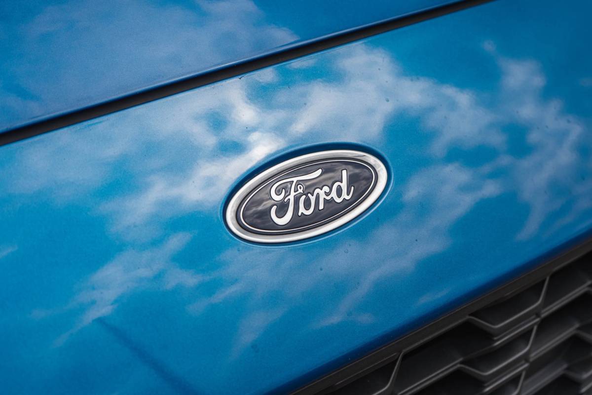 Ford Focus Ford Focus Wagon 1.0 EcoBoost ST Line / LED / Pano / Winter pack!
