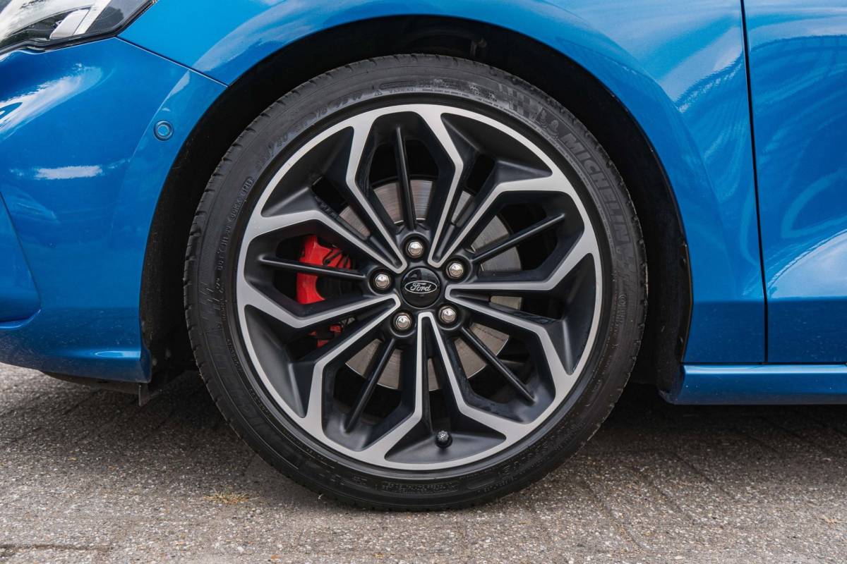 Ford Focus Ford Focus Wagon 1.0 EcoBoost ST Line / LED / Pano / Winter pack!