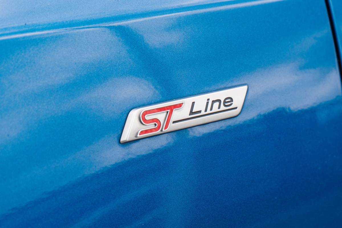 Ford Focus Ford Focus Wagon 1.0 EcoBoost ST Line / LED / Pano / Winter pack!