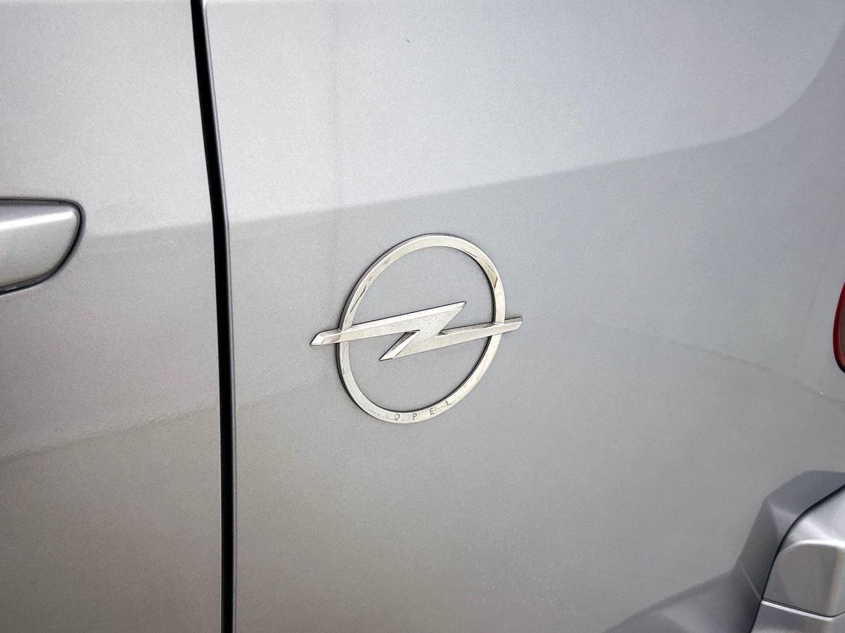 Opel Combo Opel Combo 1.5 BlueHDi 130PK L2 Automaat Apple Carplay / Android Auto Navigatie Trekhaak Airco Camera Cruise Control Parkeersensoren V+A DAB