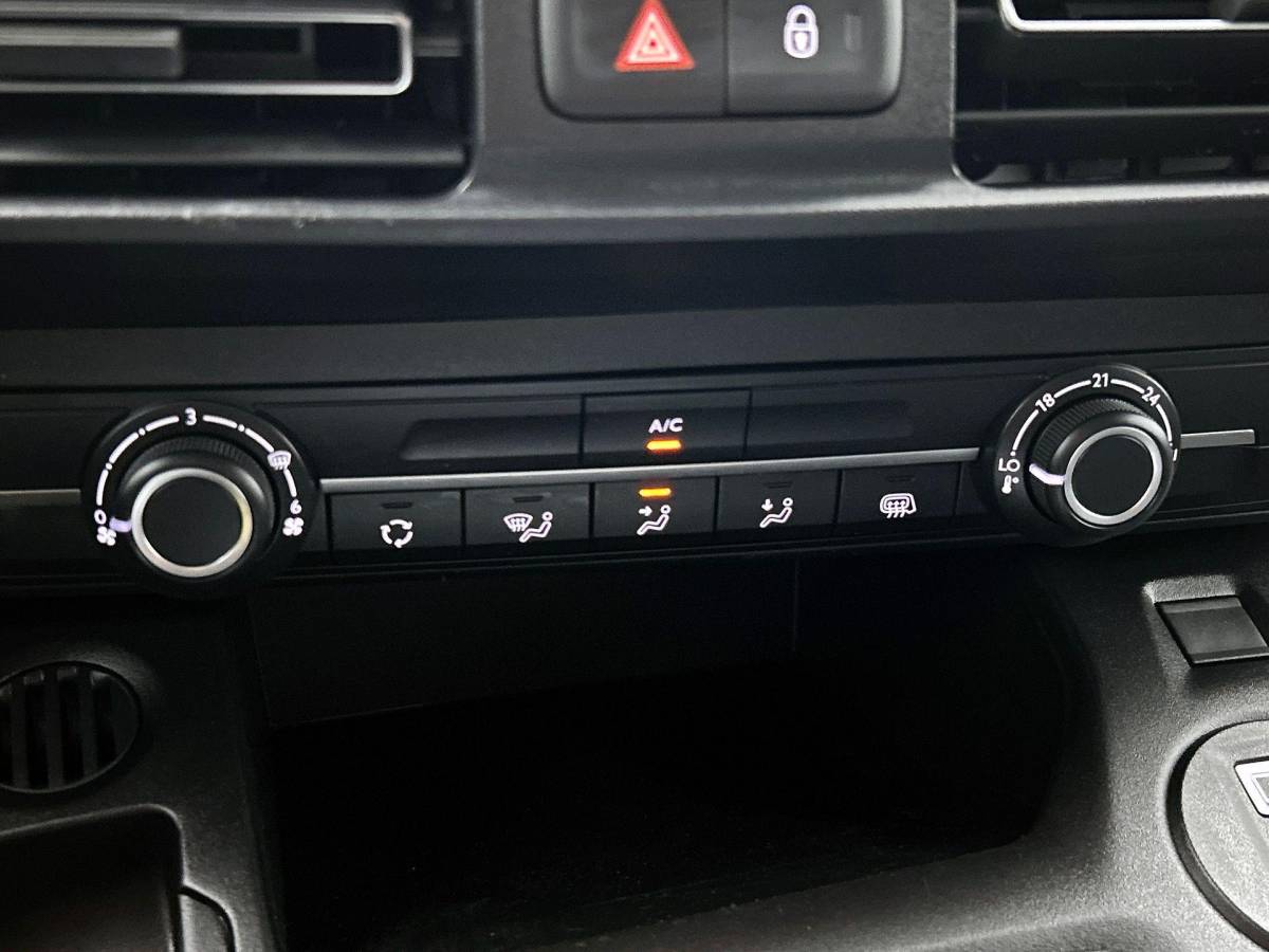 Opel Combo Opel Combo 1.5 BlueHDi 130PK L2 Automaat Apple Carplay / Android Auto Navigatie Trekhaak Airco Camera Cruise Control Parkeersensoren V+A DAB