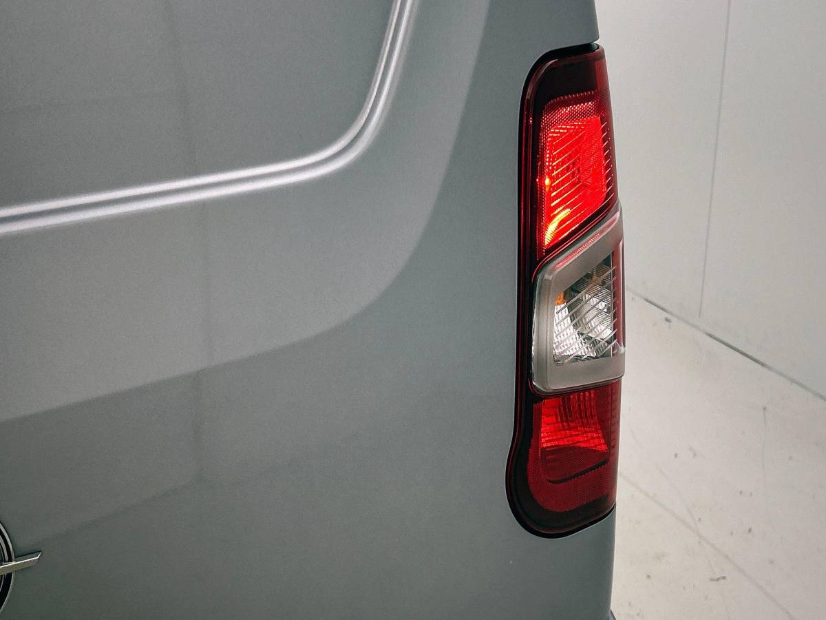 Opel Combo Opel Combo 1.5 BlueHDi 130PK L2 Automaat Apple Carplay / Android Auto Navigatie Trekhaak Airco Camera Cruise Control Parkeersensoren V+A DAB