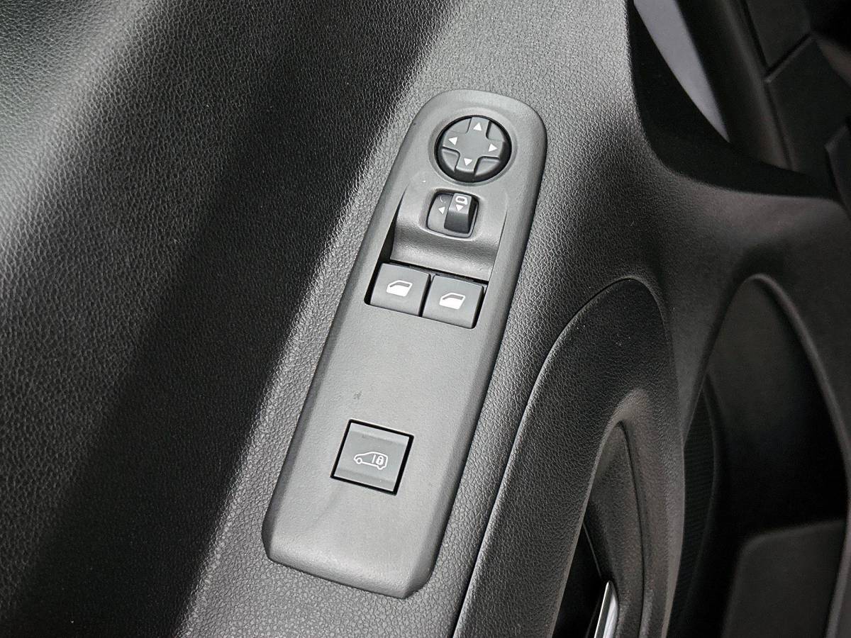 Opel Combo Opel Combo 1.5 BlueHDi 130PK L2 Automaat Apple Carplay / Android Auto Navigatie Trekhaak Airco Camera Cruise Control Parkeersensoren V+A DAB