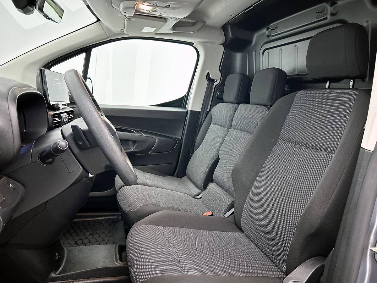 Opel Combo Opel Combo 1.5 BlueHDi 130PK L2 Automaat Apple Carplay / Android Auto Navigatie Trekhaak Airco Camera Cruise Control Parkeersensoren V+A DAB