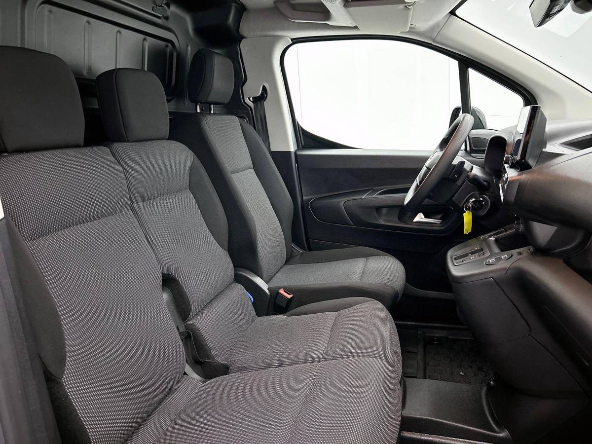 Opel Combo Opel Combo 1.5 BlueHDi 130PK L2 Automaat Apple Carplay / Android Auto Navigatie Trekhaak Airco Camera Cruise Control Parkeersensoren V+A DAB