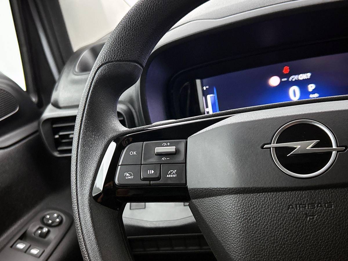 Opel Combo Opel Combo 1.5 BlueHDi 130PK L2 Automaat Apple Carplay / Android Auto Navigatie Trekhaak Airco Camera Cruise Control Parkeersensoren V+A DAB