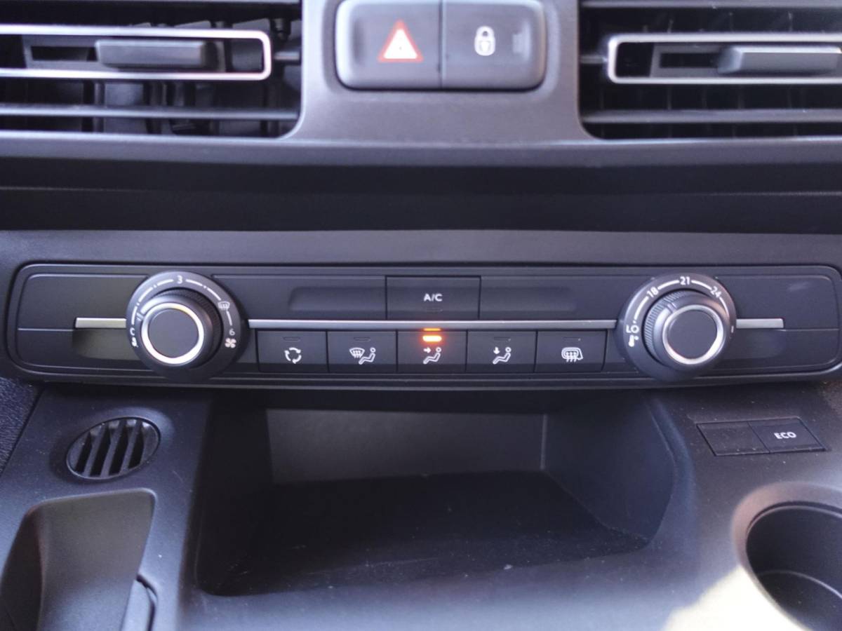 Opel Combo Opel Combo 130pk L1H1 Automaat Sport-Edition Airco Navi Parkeersensoren Trekhaak Cruise control