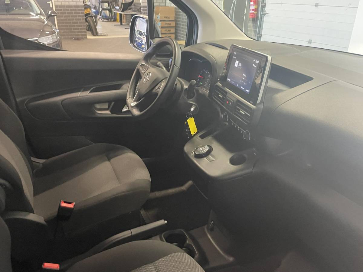 Opel Combo Opel Combo 130pk L1H1 Automaat Sport-Edition Airco Navi Parkeersensoren Trekhaak Cruise control