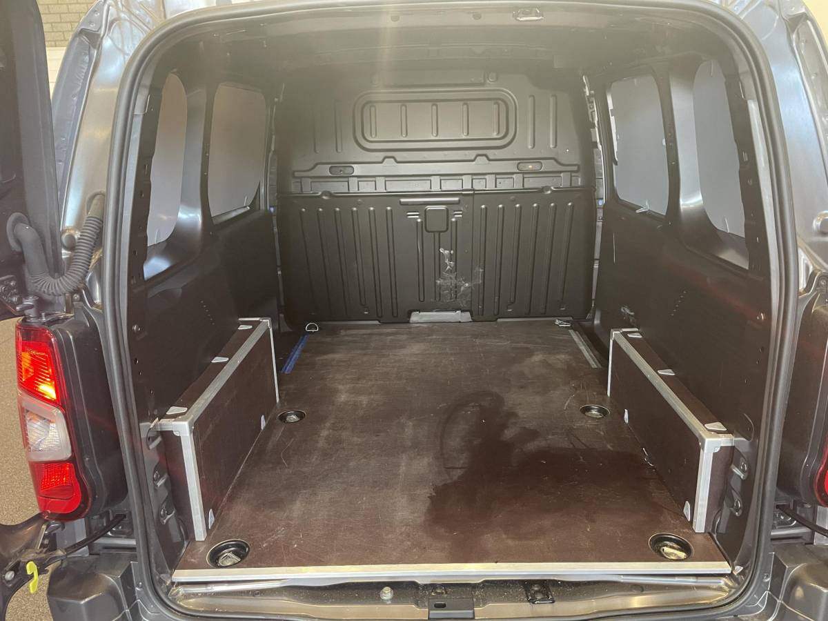 Opel Combo Opel Combo 130pk L1H1 Automaat Sport-Edition Airco Navi Parkeersensoren Trekhaak Cruise control