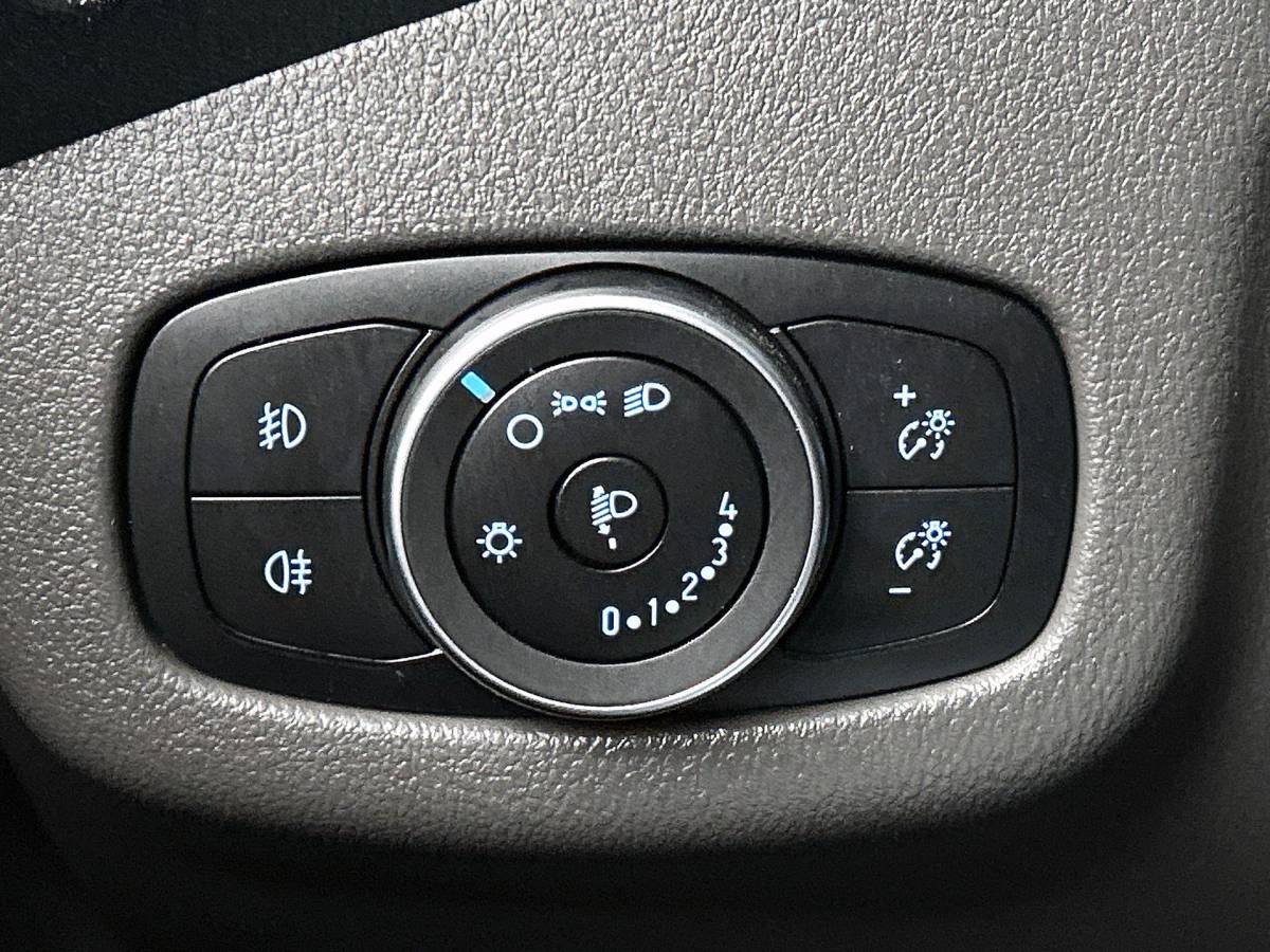 Ford Transit Connect Ford Transit Connect 1.5 L2 Automaat Navigatie Airco Parkeersensoren  Cruise Control Camera Trekhaak