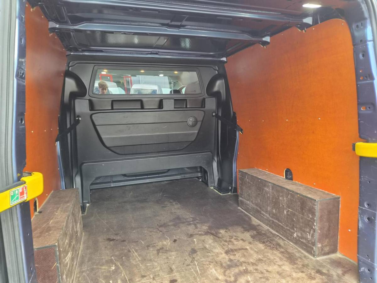 Ford Transit Custom Ford Transit Custom 2.0 TDCI L2H1 DC 6-zits Airco 170pk