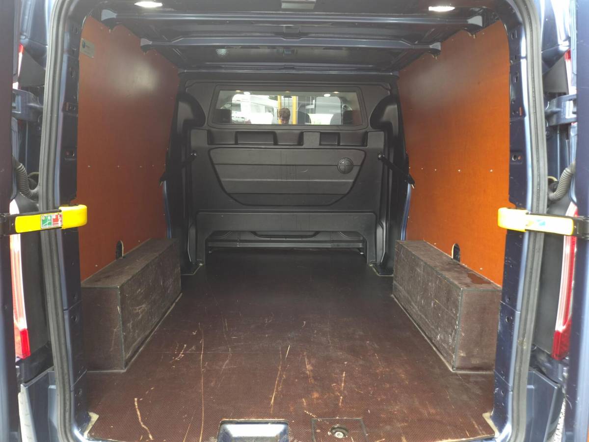 Ford Transit Custom Ford Transit Custom 2.0 TDCI L2H1 DC 6-zits Airco 170pk