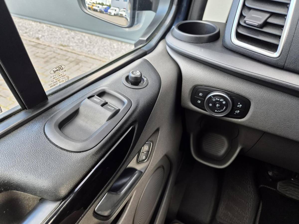 Ford Transit Custom Ford Transit Custom 2.0 TDCI L2H1 DC 6-zits Airco 170pk