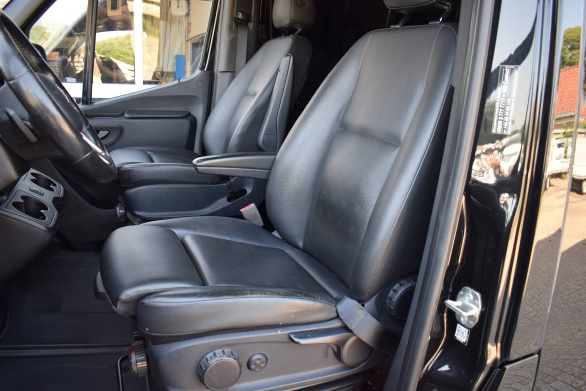 Mercedes-Benz Sprinter Mercedes-Benz Sprinter L4 (!) 319 3.0 V6 CDI DubbelCabine EURO6 Leder | Camera | Trekhaak | Luchtvering | Crossbus