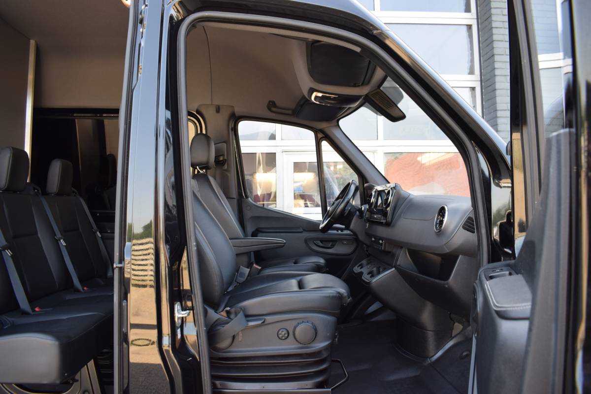 Mercedes-Benz Sprinter Mercedes-Benz Sprinter L4 (!) 319 3.0 V6 CDI DubbelCabine EURO6 Leder | Camera | Trekhaak | Luchtvering | Crossbus