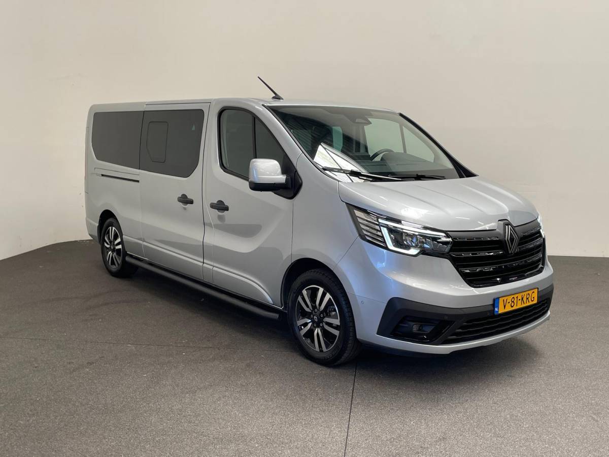 Renault Trafic Renault Trafic 2.0 Blue dCi 170PK L2H1 Dubbele Cabine Anniversary Trekhaak Navigatie Apple Carplay Android Auto Camera Parkeerhulp Cruise Control Dodehoekassistent Virtual Cockpit Full Led Stoelverwarming Climate Control Lichtmetalen velgen