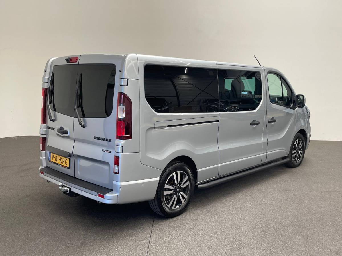 Renault Trafic Renault Trafic 2.0 Blue dCi 170PK L2H1 Dubbele Cabine Anniversary Trekhaak Navigatie Apple Carplay Android Auto Camera Parkeerhulp Cruise Control Dodehoekassistent Virtual Cockpit Full Led Stoelverwarming Climate Control Lichtmetalen velgen