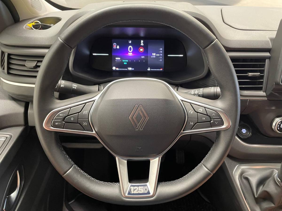 Renault Trafic Renault Trafic 2.0 Blue dCi 170PK L2H1 Dubbele Cabine Anniversary Trekhaak Navigatie Apple Carplay Android Auto Camera Parkeerhulp Cruise Control Dodehoekassistent Virtual Cockpit Full Led Stoelverwarming Climate Control Lichtmetalen velgen