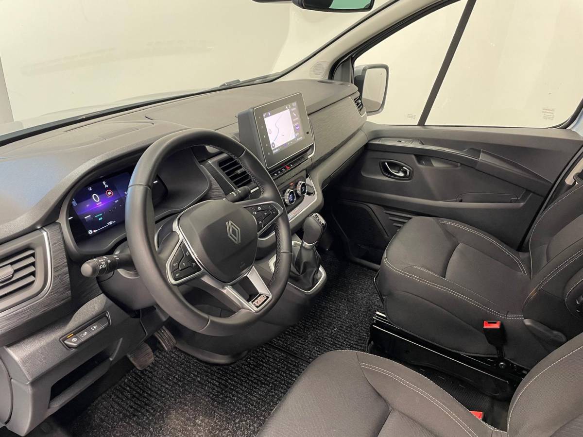 Renault Trafic Renault Trafic 2.0 Blue dCi 170PK L2H1 Dubbele Cabine Anniversary Trekhaak Navigatie Apple Carplay Android Auto Camera Parkeerhulp Cruise Control Dodehoekassistent Virtual Cockpit Full Led Stoelverwarming Climate Control Lichtmetalen velgen