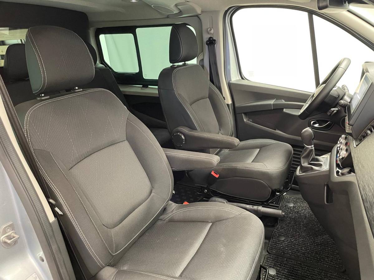 Renault Trafic Renault Trafic 2.0 Blue dCi 170PK L2H1 Dubbele Cabine Anniversary Trekhaak Navigatie Apple Carplay Android Auto Camera Parkeerhulp Cruise Control Dodehoekassistent Virtual Cockpit Full Led Stoelverwarming Climate Control Lichtmetalen velgen