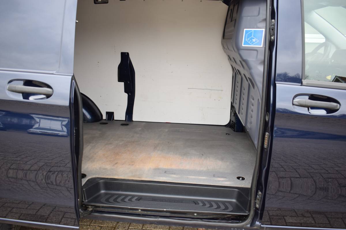 Mercedes-Benz Vito Mercedes-Benz Vito 114 CDI Extra Lang Donkerblauw Metallic! | Trekhaak