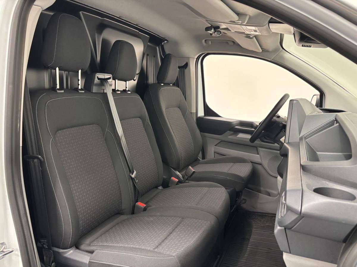 Ford Transit Custom Ford Transit Custom 300 2.0 TDCI L2H1 EC Sport Nieuw Model Automaat Airco Cruise Navi Parkeersensoren Camera Carplay Trekhaak