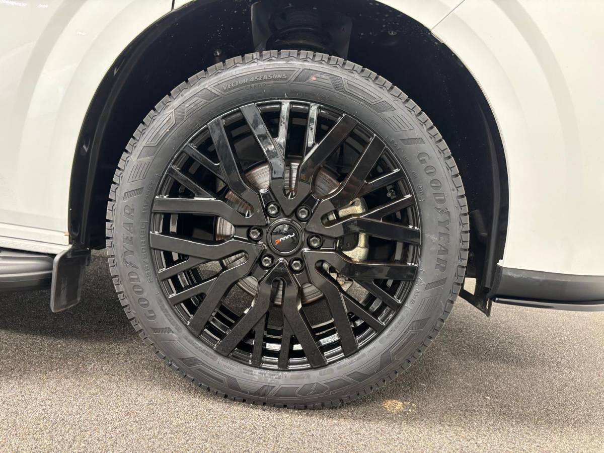 Ford Transit Custom Ford Transit Custom 300 2.0 TDCI L2H1 EC Sport Nieuw Model Automaat Airco Cruise Navi Parkeersensoren Camera Carplay Trekhaak