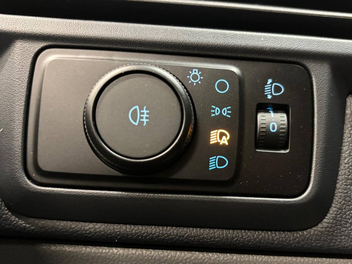 Ford Transit Custom Ford Transit Custom 300 2.0 TDCI L2H1 EC Sport Nieuw Model Automaat Airco Cruise Navi Parkeersensoren Camera Carplay Trekhaak