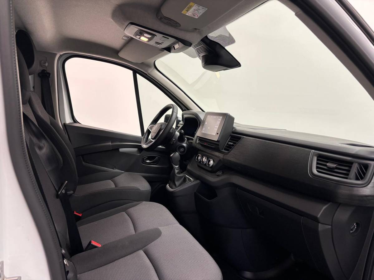 Renault Trafic Renault Trafic 2.0 Blue dCi 150PK L2H1 EC Sport Edition Automaat Navigatie Airco Lichtmetalen velgen Betimmering Trekhaak Camera Parkeer sensoren Dab