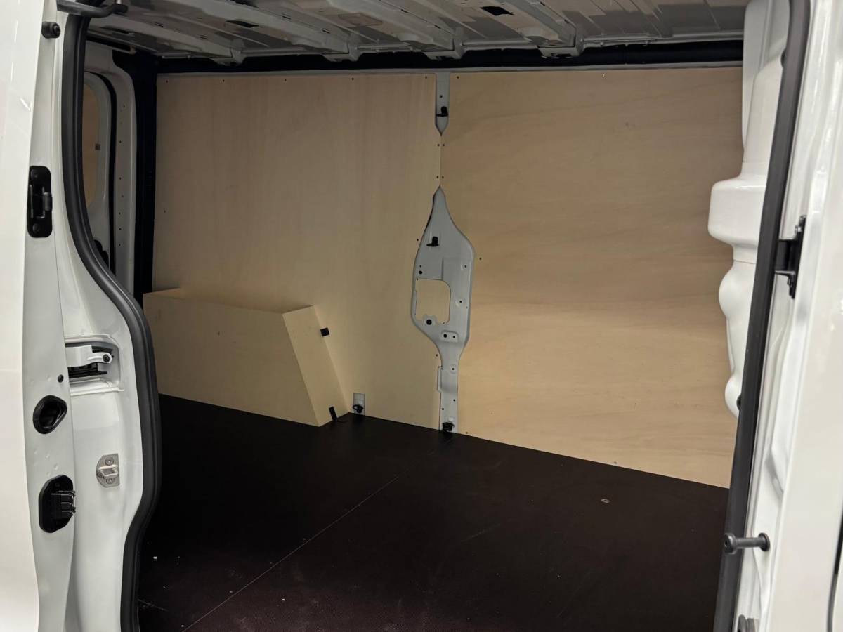 Renault Trafic Renault Trafic 2.0 Blue dCi 150PK L2H1 EC Sport Edition Automaat Navigatie Airco Lichtmetalen velgen Betimmering Trekhaak Camera Parkeer sensoren Dab