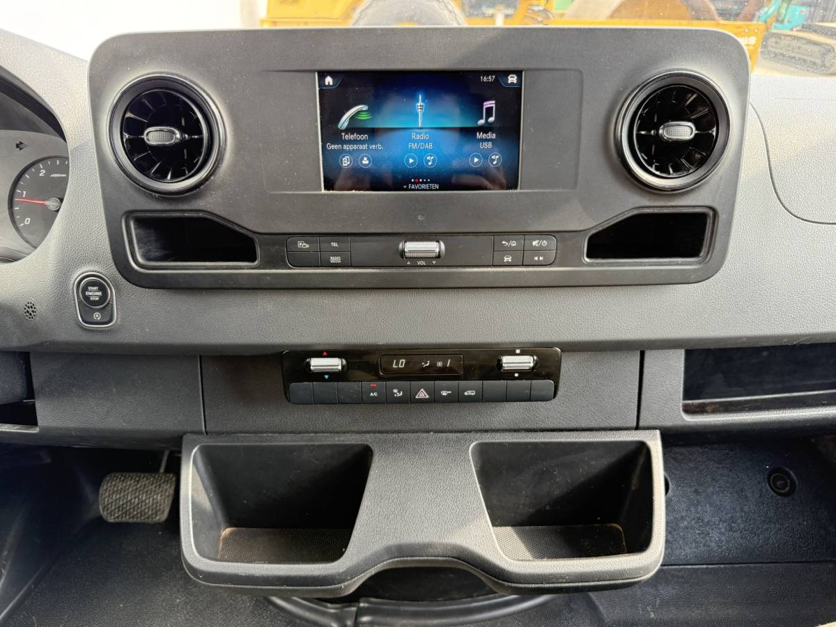 Mercedes-Benz Sprinter Mercedes-Benz Sprinter 314 2.2 CDI Automaat L2H2 Dubbele Cabine 7-persoons Climate Control Cruise Control Trekhaak Carplay Camera