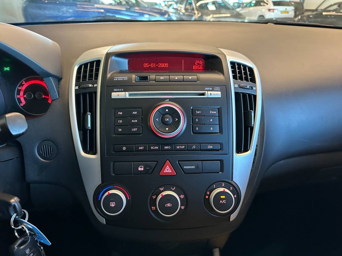 Kia cee'd Kia Cee’d 1.4 CVVT X-tra-uitv|AIRCO|TREKHAAK|ISOFIX|PARKEERSENSOREN|AUX+Ipod+USB|DAKRAILS|NIEUWE APK + O.H.BEURT BIJ AFLEVERING