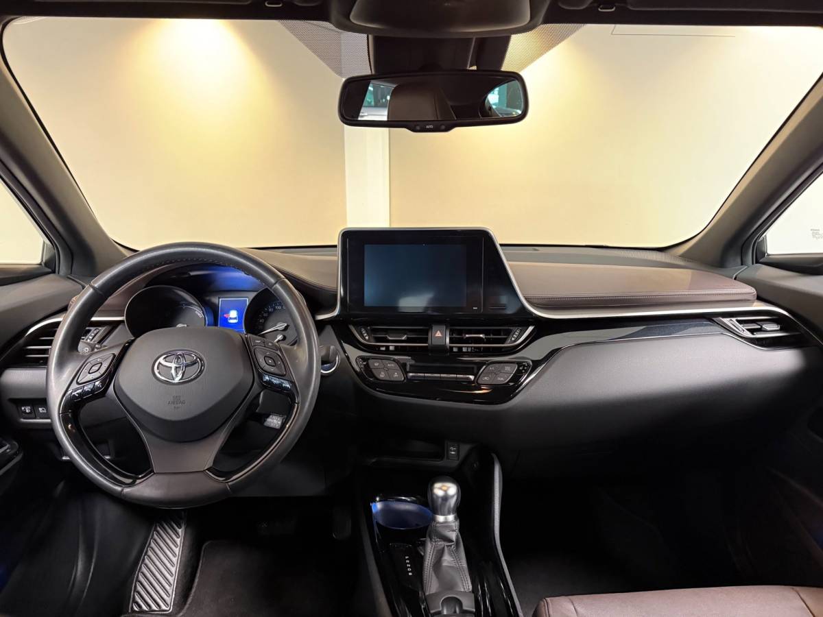 Toyota C-HR Toyota C-HR 1.8 Hybrid Executive *37.000Km!* Dealer OH|Stoelverw.|Camera|Cruise|Navi|DAB|NAP