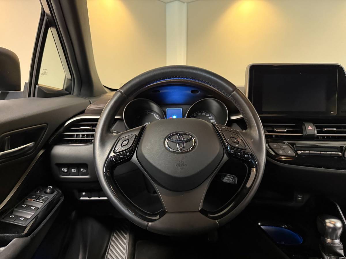 Toyota C-HR Toyota C-HR 1.8 Hybrid Executive *37.000Km!* Dealer OH|Stoelverw.|Camera|Cruise|Navi|DAB|NAP