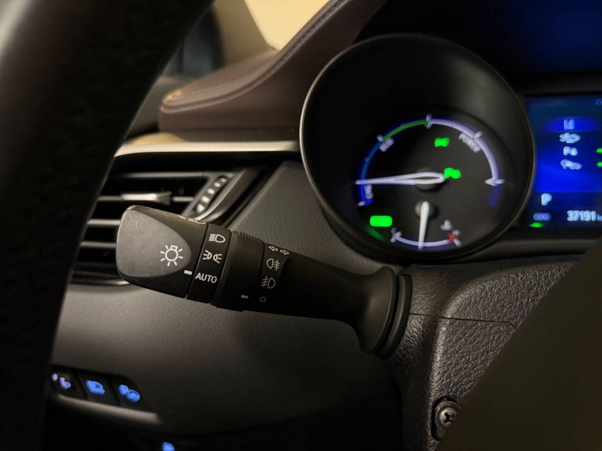 Toyota C-HR Toyota C-HR 1.8 Hybrid Executive *37.000Km!* Dealer OH|Stoelverw.|Camera|Cruise|Navi|DAB|NAP