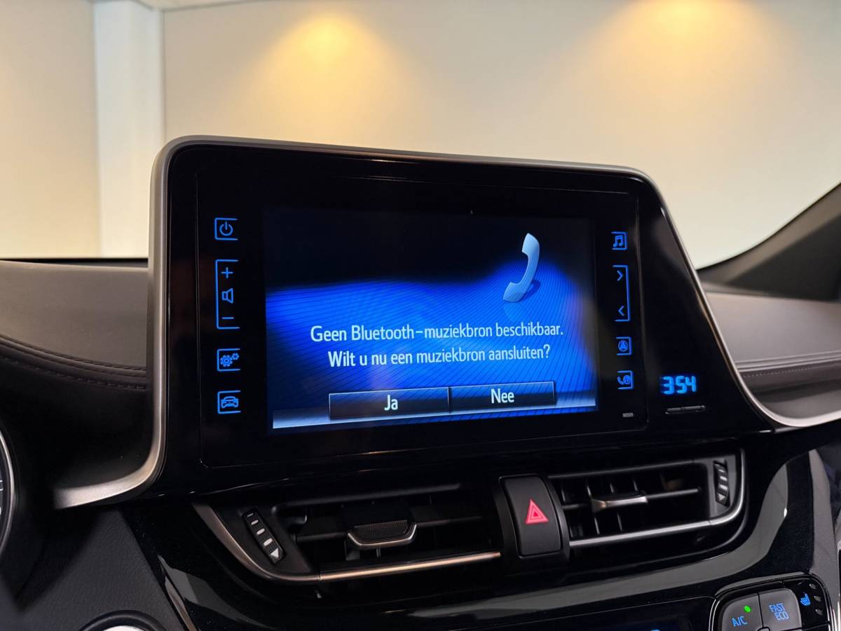 Toyota C-HR Toyota C-HR 1.8 Hybrid Executive *37.000Km!* Dealer OH|Stoelverw.|Camera|Cruise|Navi|DAB|NAP