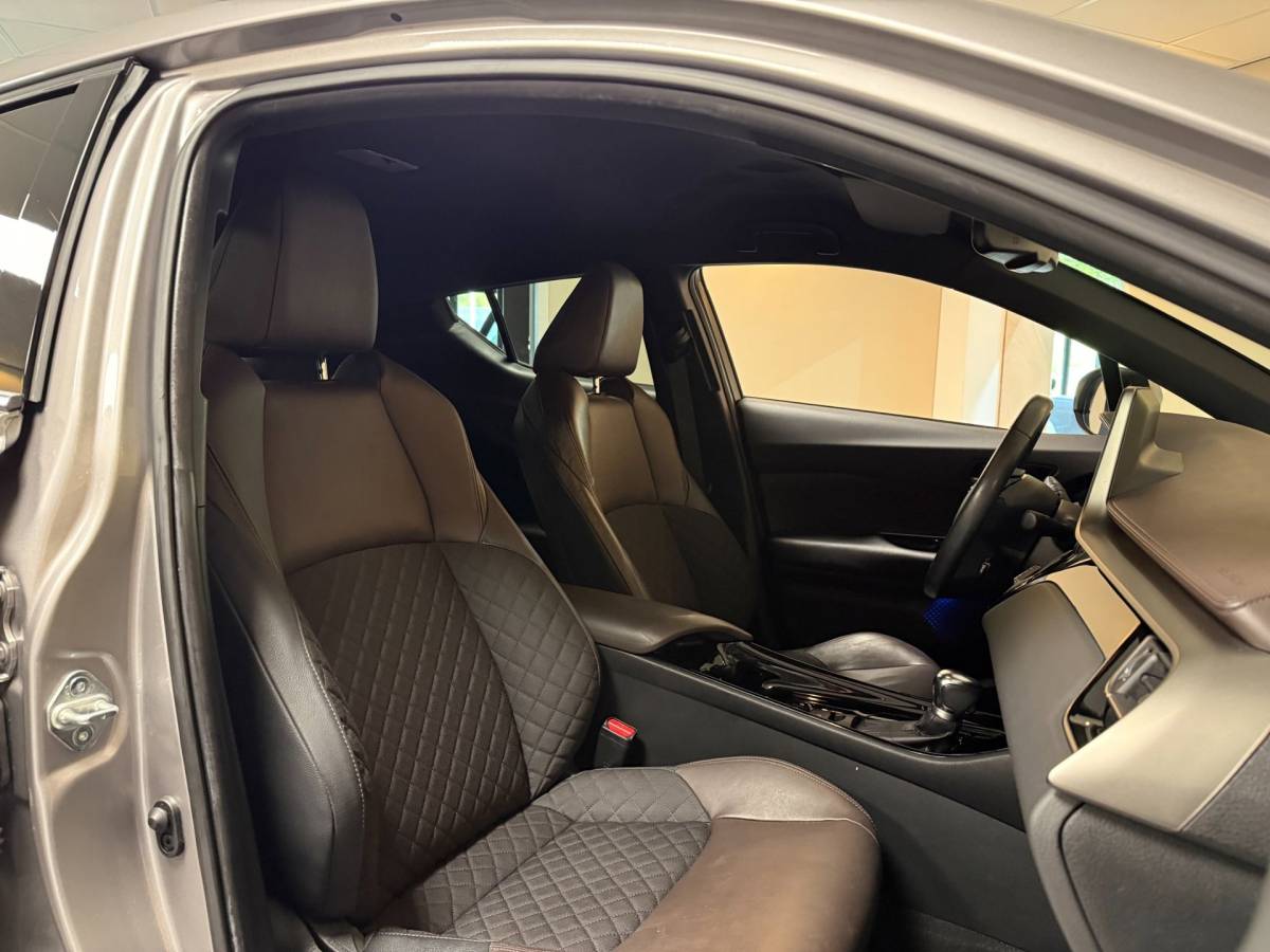 Toyota C-HR Toyota C-HR 1.8 Hybrid Executive *37.000Km!* Dealer OH|Stoelverw.|Camera|Cruise|Navi|DAB|NAP