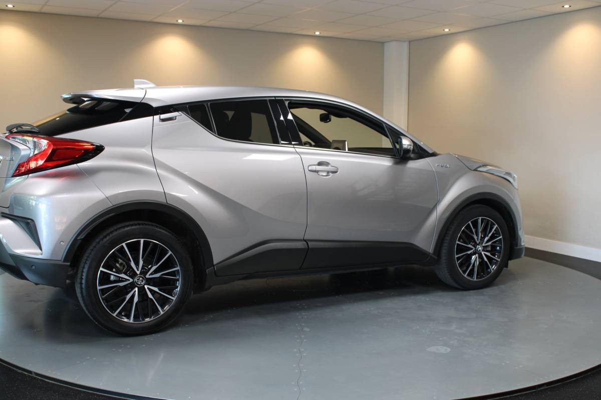 Toyota C-HR Toyota C-HR 1.8 Hybrid Executive *37.000Km!* Dealer OH|Stoelverw.|Camera|Cruise|Navi|DAB|NAP