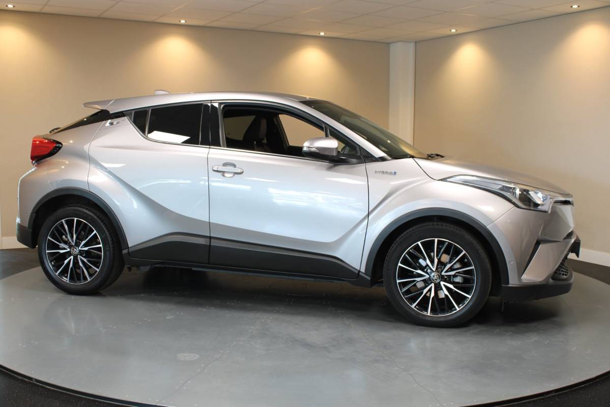 Toyota C-HR Toyota C-HR 1.8 Hybrid Executive *37.000Km!* Dealer OH|Stoelverw.|Camera|Cruise|Navi|DAB|NAP
