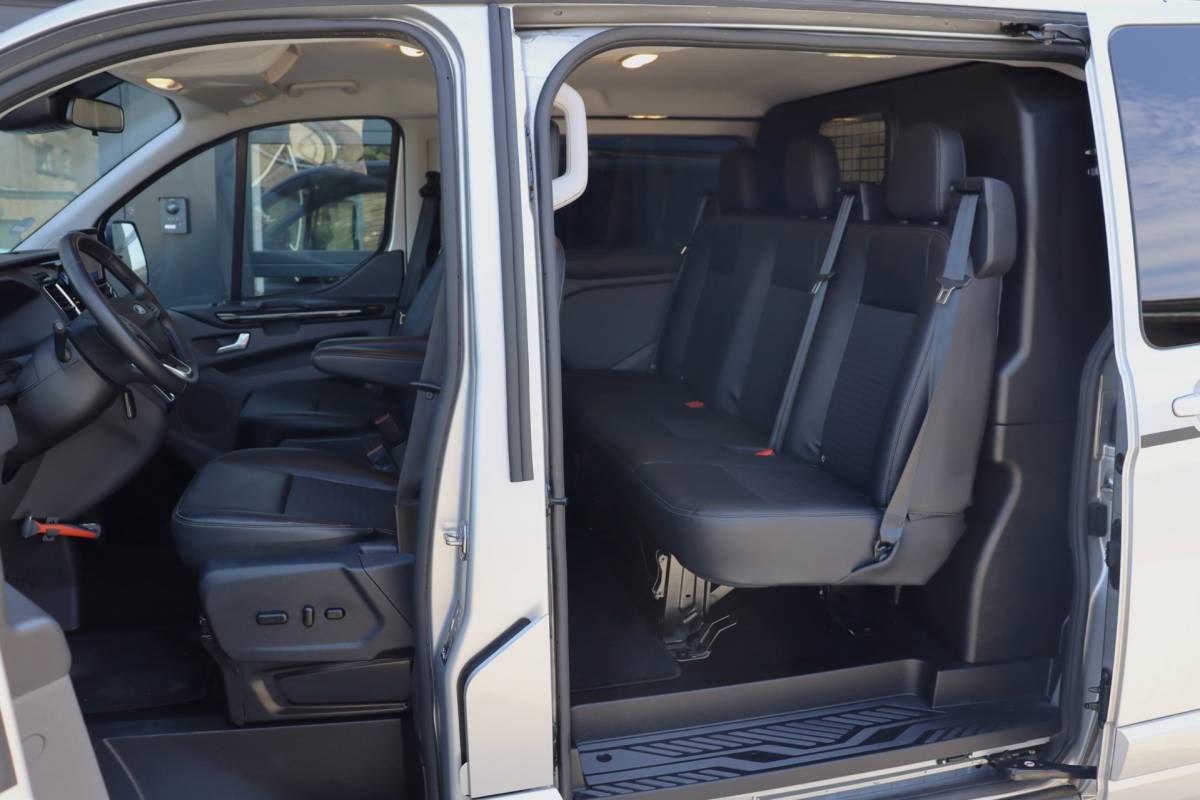Ford Transit Custom Ford Transit Custom 280 2.0 TDCI L1H1 Trend | NAP | 170 PK | Dealer Onderhouden | Apple Carplay | Stoelverwarming |
