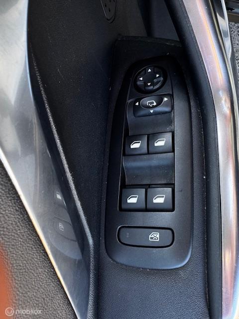 Peugeot 2008 Peugeot 2008 1.2 PureTech Crossway Aut. I Carplay I Pano