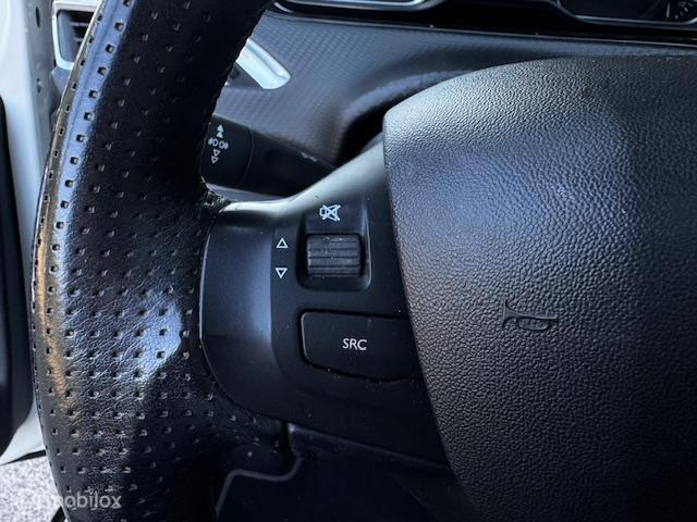 Peugeot 2008 Peugeot 2008 1.2 PureTech Crossway Aut. I Carplay I Pano